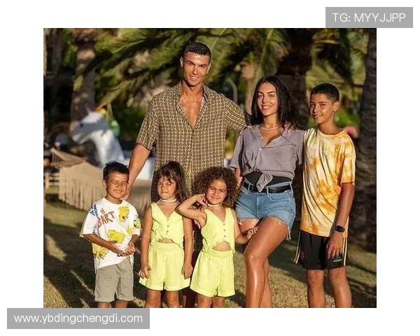 迷你罗助葡萄牙U16夺冠 乔治娜与C罗母亲亲临现场见证荣耀时刻